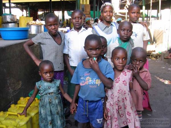 フィールド写真：Owino Market・子どもたち