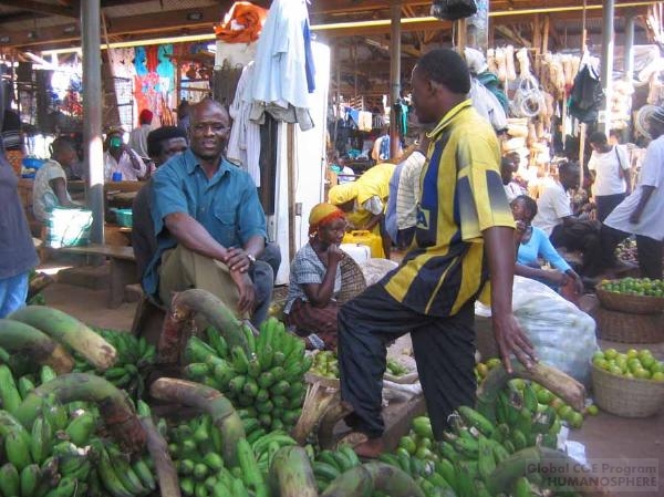 フィールド写真：Owino Market・バナナ売り