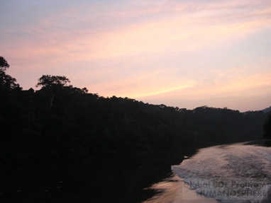 フィールド写真：夕闇迫るジャー川