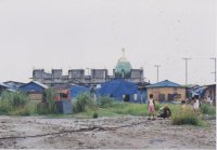 マニラ湾の埋立地に住民の手で建てられたモスク（撮影：渡邉暁子）

Report(Date taken:  / Place:  / Taken by )

