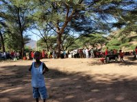 写真3：選挙演説を聞きに集まる人びと（サンブル県、2007年）

この写真のコラムを読む→北ケニア牧畜民・アリアールが経験した2007年総選挙（内藤直樹）