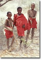 ラクダ放牧キャンプの牧童たち、右奥はトオルくん

この写真のコラムを読む→トオルくんは学校に戻った（2）（孫　暁剛）