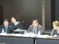 ユリ・ペトロフ教授（ロシア）左から秋田茂教授（大阪大学）、杉原薫教授
（京都大学:現国際経済史協会理事：以上２名が本シンポジウムのオーガナイザー）、
マンセル氏（ドイツ）
2008/11/08-09：International Conference on Multiple Paths of Economic Development in Global History